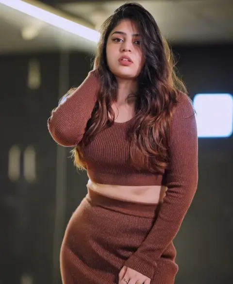Zarina Mumbai Escorts - VIP Call Girl in Mumbai Age 25